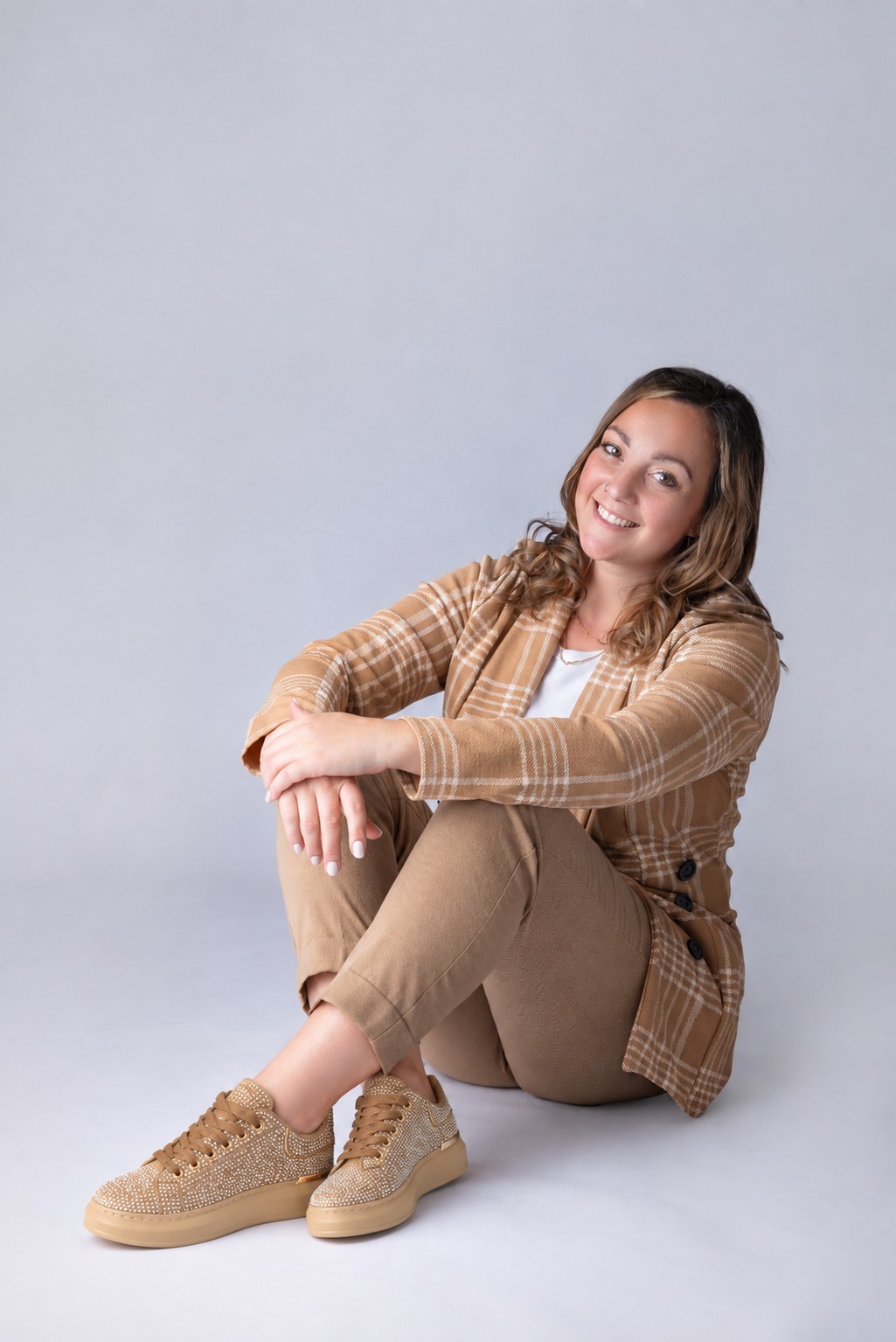 Carina Henriques smiling in a studio - photoshoot